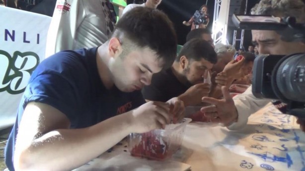 Foto - 2 kilo karpuz yiyene bir altın