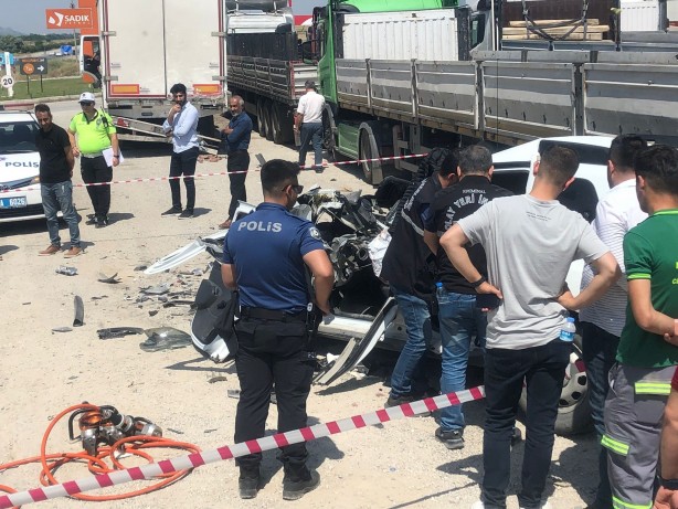 Foto - 2 kişinin öldüğü kazada, sürücü direksiyonda kalp krizi geçirmiş