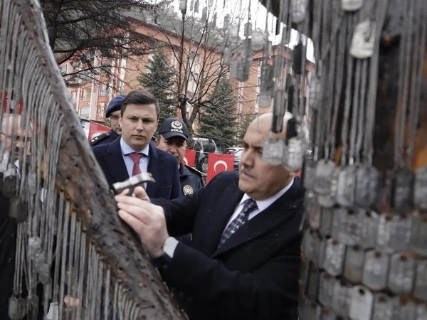 Foto - 2 mektubu da yanıtsız bıraktılar! CHP'li belediye bir avuç toprağı çok gördü