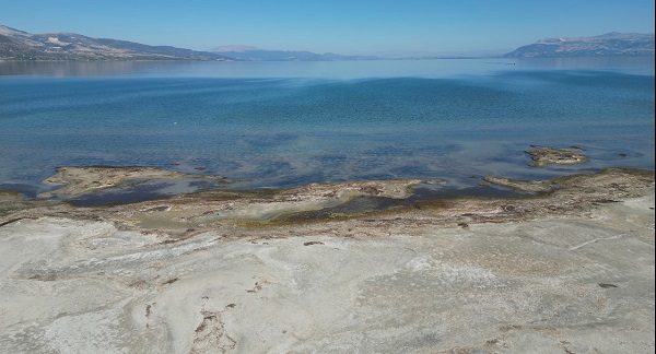 Foto - 2 metre çekildi koku tehdidi başladı! O gölde korkutan manzara!