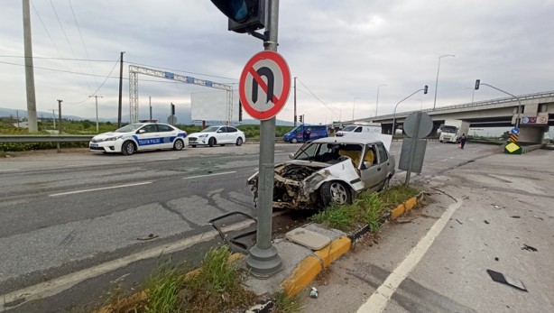 Foto - 2 otomobil çarpıştı: Yaralılar var