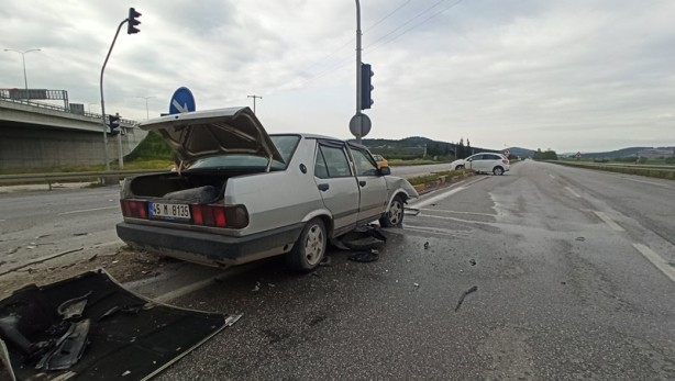 Foto - 2 otomobil çarpıştı: Yaralılar var