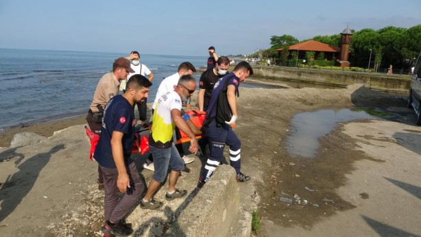 Foto - 2 paraşütçü kumsala çakıldı!
