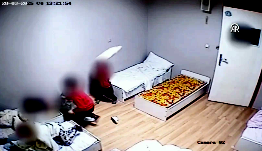 Foto - 2 yaşındaki bebeğe akran zorbalığı! Çocuk kan ve morluklar içindeydi