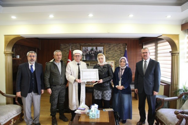 Foto - 2 yıl boyunca İslam'ı araştıran Ukraynalı kadın Müslüman oldu