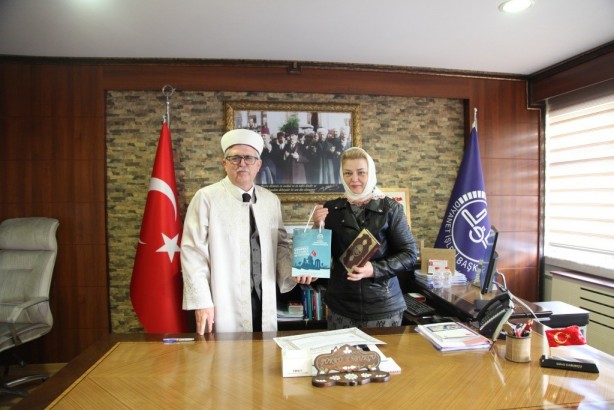 Foto - 2 yıl boyunca İslam'ı araştıran Ukraynalı kadın Müslüman oldu