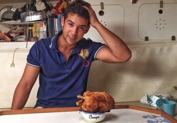 Foto - 2 yıldır karış karış dünyayı gezen tavuk!