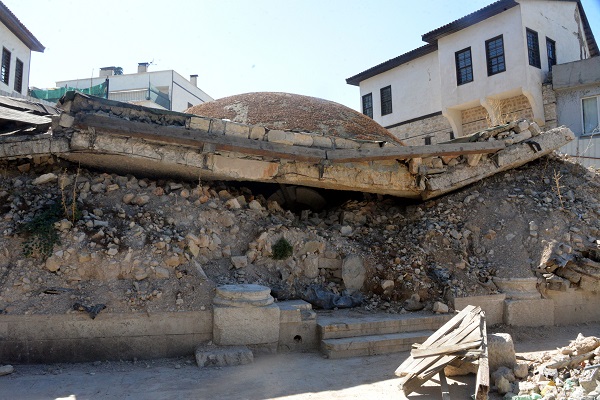 Foto - 20 ay sonra enkazdan çıkarıldı! Fransız işgalinin simgesi