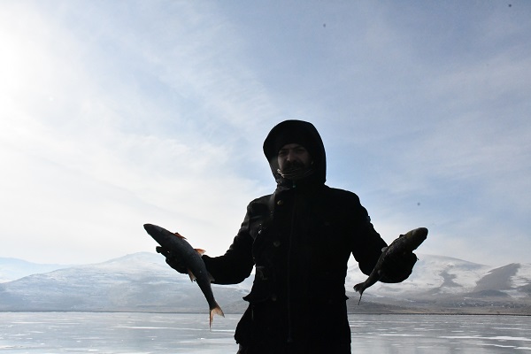 Foto - -20 derecede ekmek mücadelesi! Bu soğukta para kazanmak zor iş 