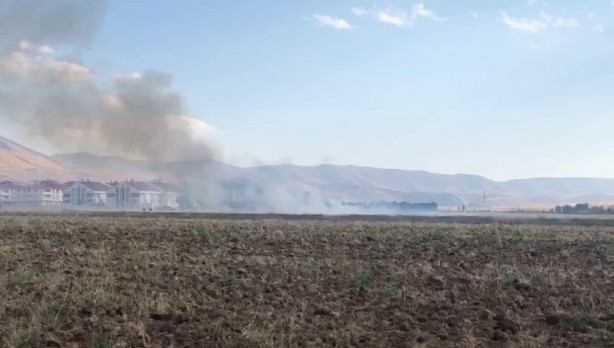 Foto - 20 dönüm buğday tarlası küle döndü! Sebebi isyan ettirdi
