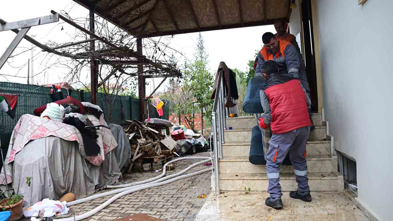 20 günde 567 kg yağış: Yoğun sağanak ev ve iş yerlerini vurdu