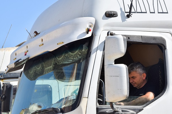 Foto - 20 gündür bu halde! Tır şoförü bakın niye kontak kapattı