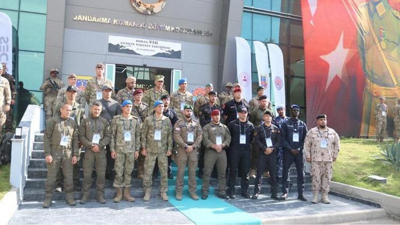 Foto - 20 ülkenin en iyileri arasından sıyrılıp zirveye oturdular! Dünyanın En Keskin Nişancıları Yarışması’nda şampiyonluk yine PÖH’ün