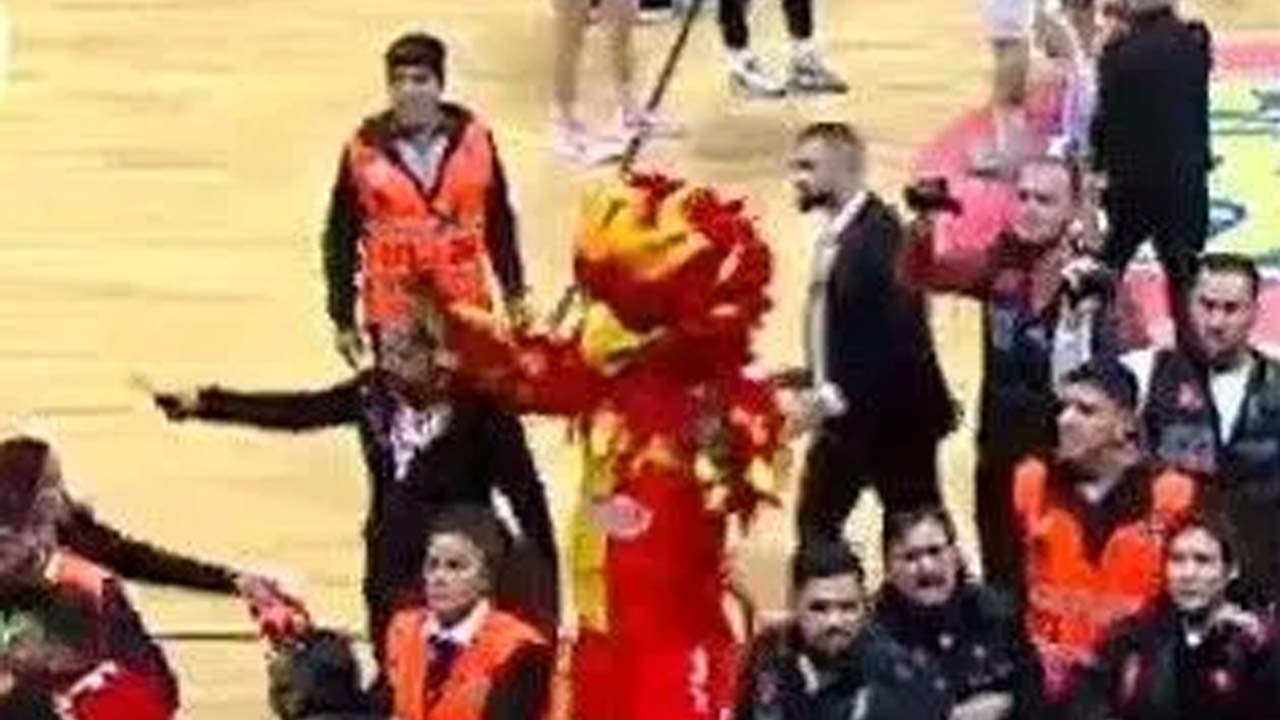 Foto - 20 yıl sonra parkelere dönmüştü! Göztepe'nin maskotuna gözaltı kararı