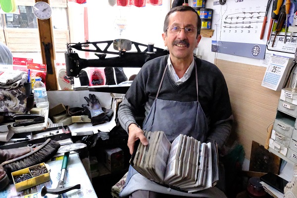 20 yıldır biriktiriyor! Eskişehir'de herkes bu yüzden onun kapısını çalıyor