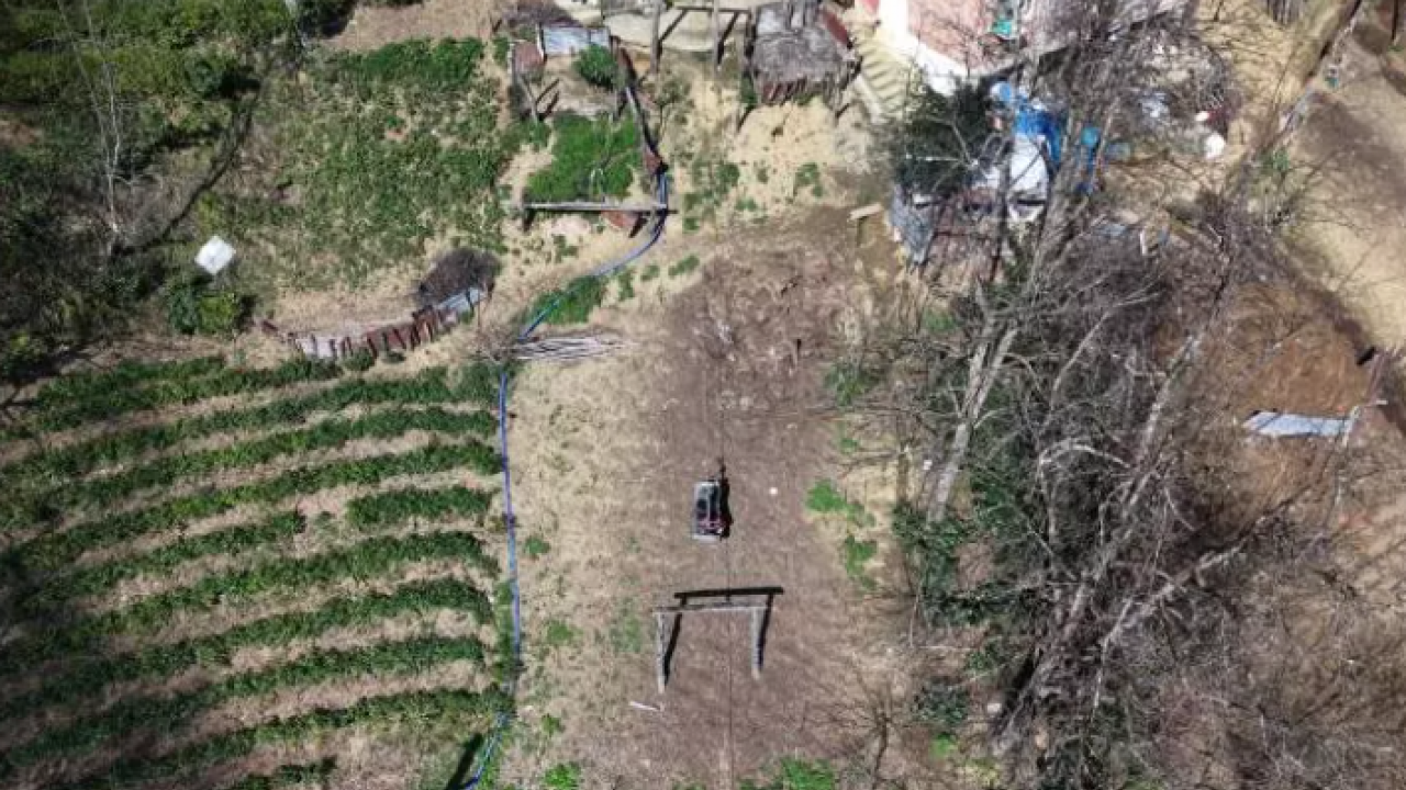 20 yıldır yolu olmayan evine böyle gidiyor! Görenler şaşıp kalıyor!