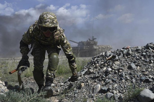 Foto - 200 bin asker, 80 savaş uçağı, 15 gemi ve yüzlerce tank! Yeryüzünün en büyük ülkesi harekete geçti