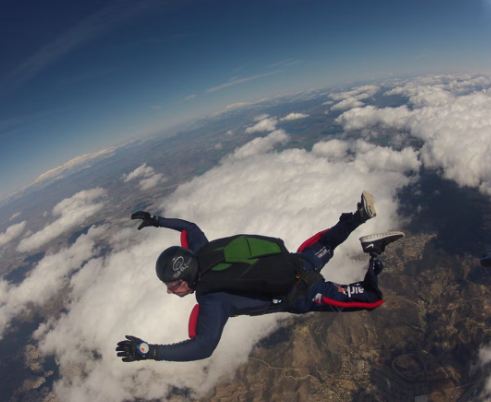 Foto - 200 bin dolarla uçaktan atladı! FBI da devreye girdi ama…