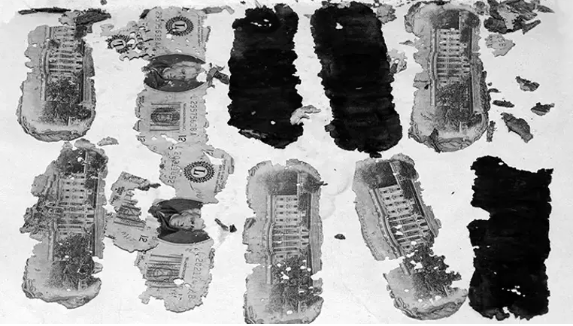 Foto - 200 bin dolarla uçaktan atladı! FBI da devreye girdi ama…