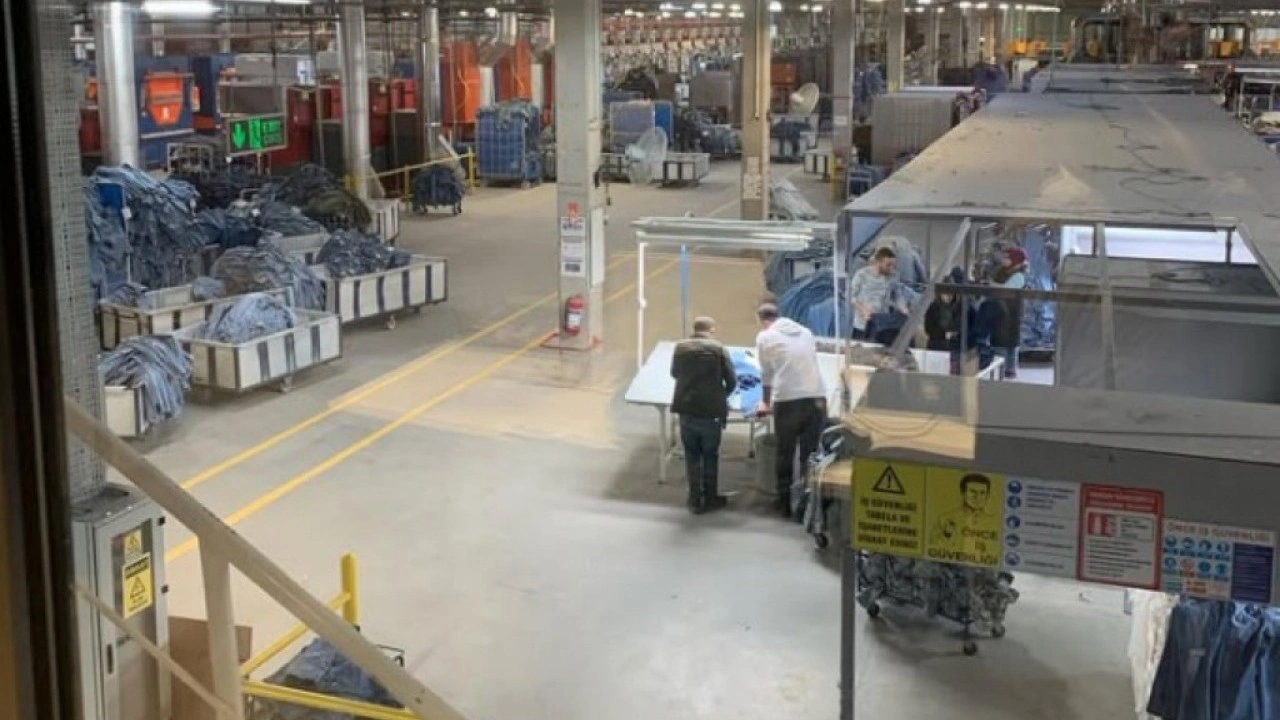 Foto - 200 mağazası olan Türk giyim devindan beklenmedik karar! Türkiye'deki fabrikayı kapatıp üretimi o ülkeye taşıdılar