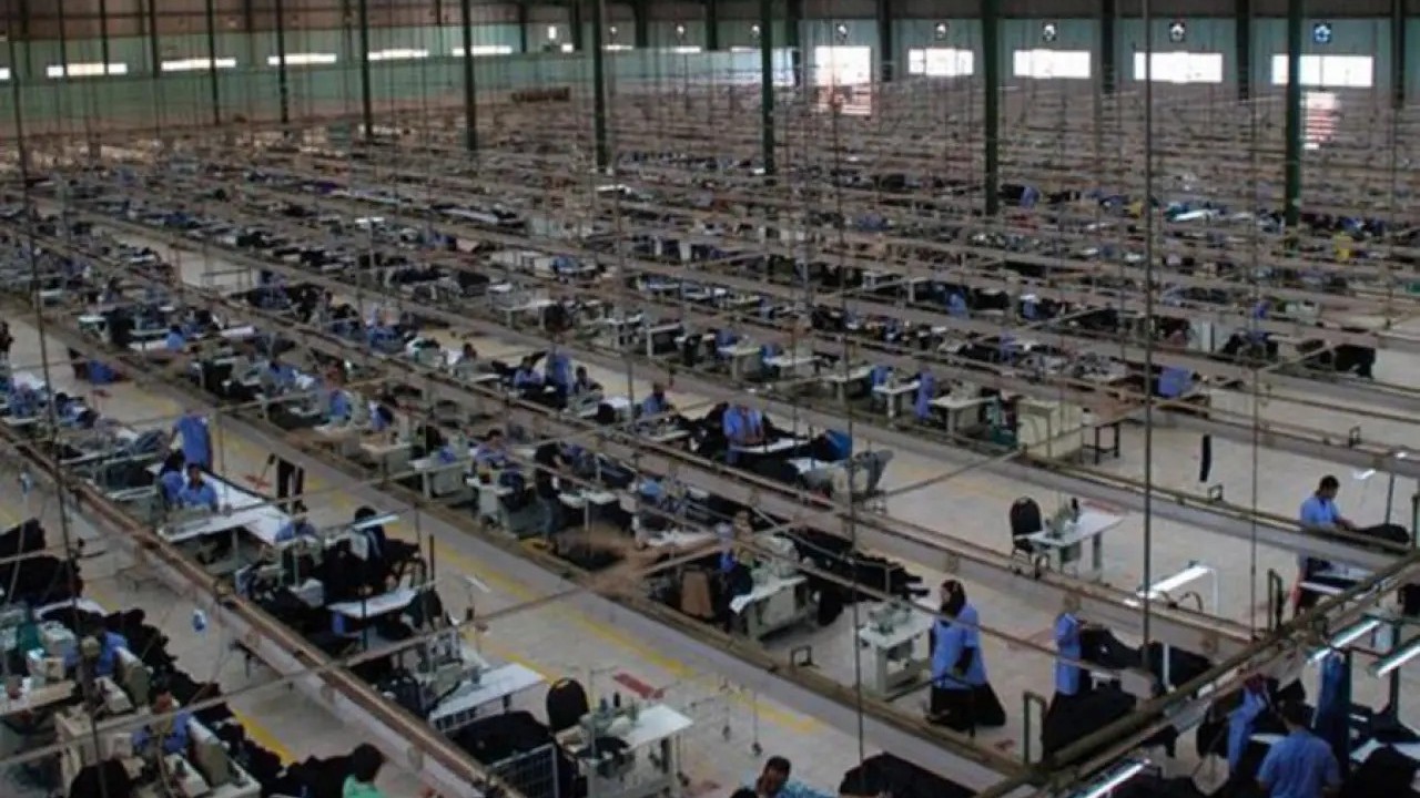 Foto - 200 mağazası olan Türk giyim devindan beklenmedik karar! Türkiye'deki fabrikayı kapatıp üretimi o ülkeye taşıdılar