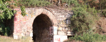 Foto - 200 yıllık tarihi yapı içinden doldurup götürüyorlar! Hristiyanlar için önemi ne?