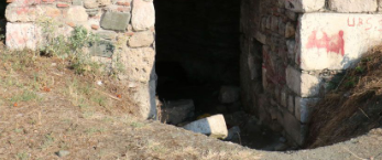 Foto - 200 yıllık tarihi yapı içinden doldurup götürüyorlar! Hristiyanlar için önemi ne?