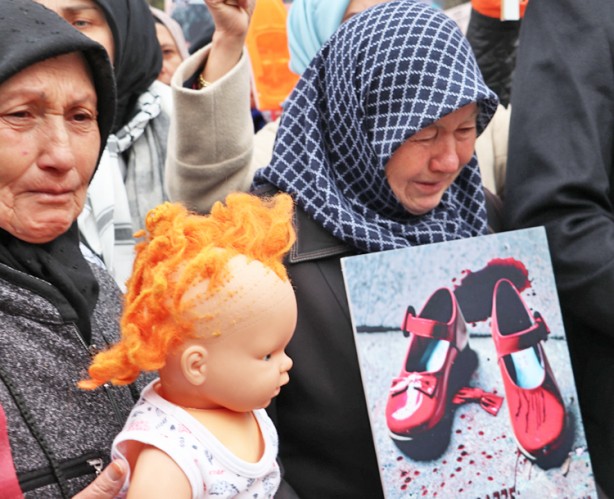 Foto - AK Parti'li kadınlardan İsrail Büyükelçiliği konutu önünde eylem: Çocuklar ölürken, sessiz kalınmaz