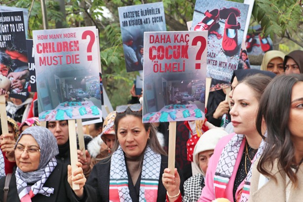 Foto - AK Parti'li kadınlardan İsrail Büyükelçiliği konutu önünde eylem: Çocuklar ölürken, sessiz kalınmaz