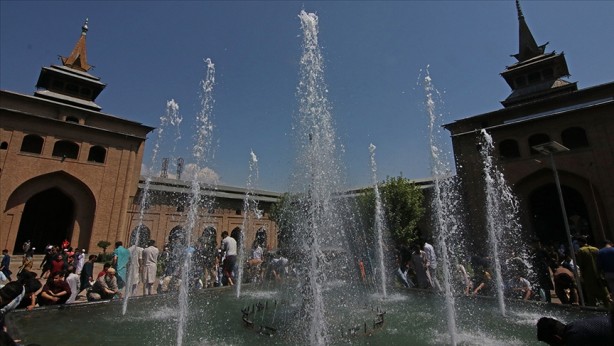 Foto - 2015'te 2 bin kişi ölmüştü! 9 yıl sonra termometreler yine 50 dereceyi gösterdi