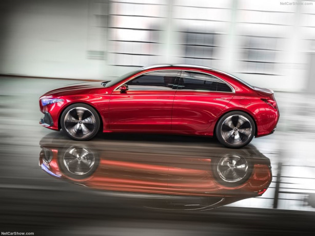 Foto - 2017 Mercedes -Benz A Sedan Concept