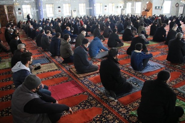Foto - 2021'in ilk cuma namazında vatandaşlar camilere akın etti