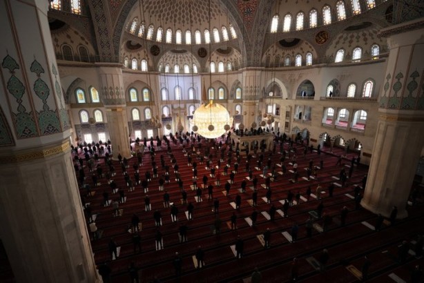 Foto - 2021'in ilk cuma namazında vatandaşlar camilere akın etti