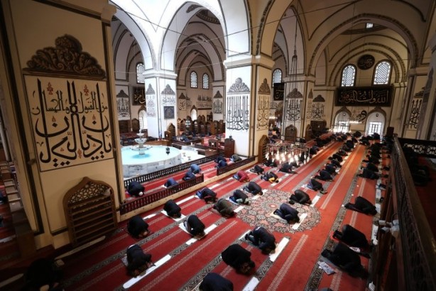 Foto - 2021'in ilk cuma namazında vatandaşlar camilere akın etti