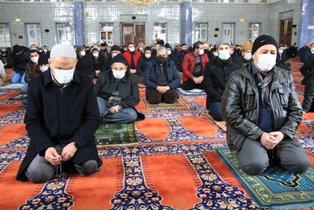 Foto - 2021'in ilk cuma namazında vatandaşlar camilere akın etti
