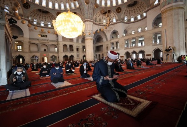 Foto - 2021'in ilk cuma namazında vatandaşlar camilere akın etti