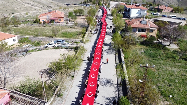 Foto - 2023 genç 3 bin metrekarelik Türk bayrağı açtı