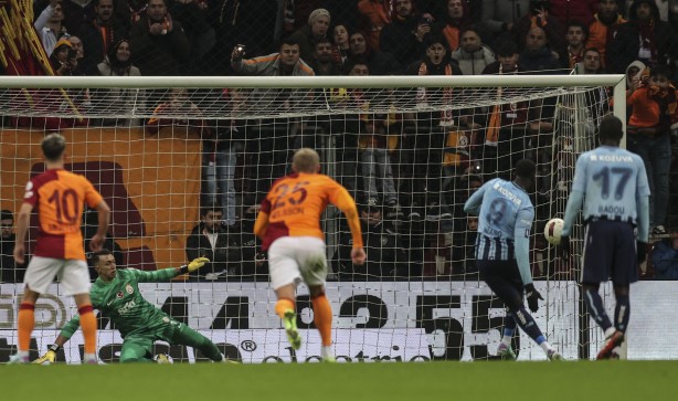 Foto - 2024'ün ilk bombası patlıyor: Galatasaray bu yıldıza gelene kadar tek tek saydı! Kuvvetli geliyor