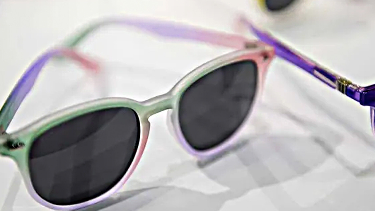 Foto - 2025’in modası kemik ve renkli gözlükler! Tasarımıyla rekor kırmaya hazırlanıyor! 2025 takvimi