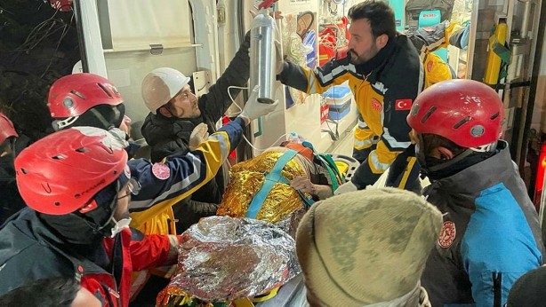 Foto - 209. saatte gelen mutluluk! Parmağını kaldırıp kelime-i şehadet getirdi
