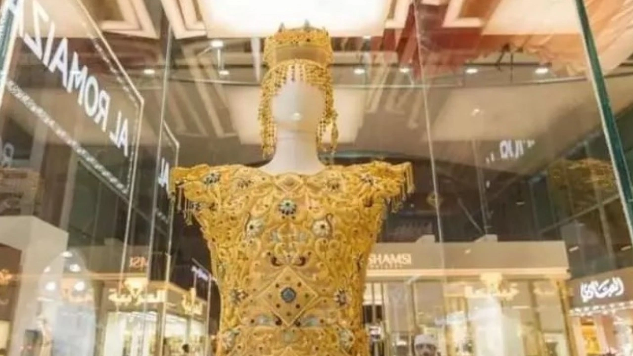 Foto - 21 ayar altından yapıldı: İşte dünyanın en pahalı kıyafeti!