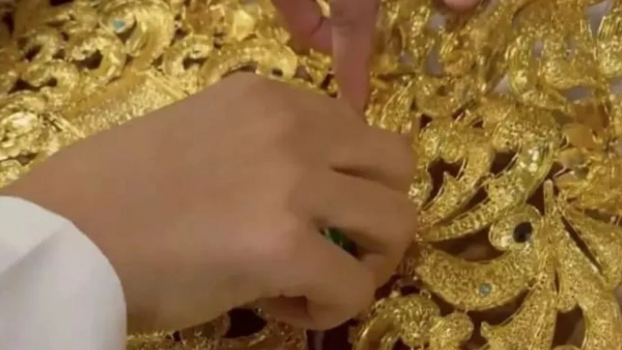 Foto - 21 ayar altından yapıldı: İşte dünyanın en pahalı kıyafeti!