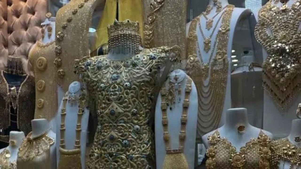 Foto - 21 ayar altından yapıldı: İşte dünyanın en pahalı kıyafeti!