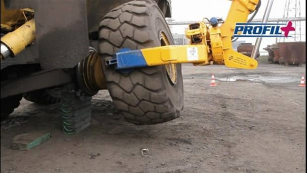 Foto - 21 bin liralık dev lastik böyle değişti!