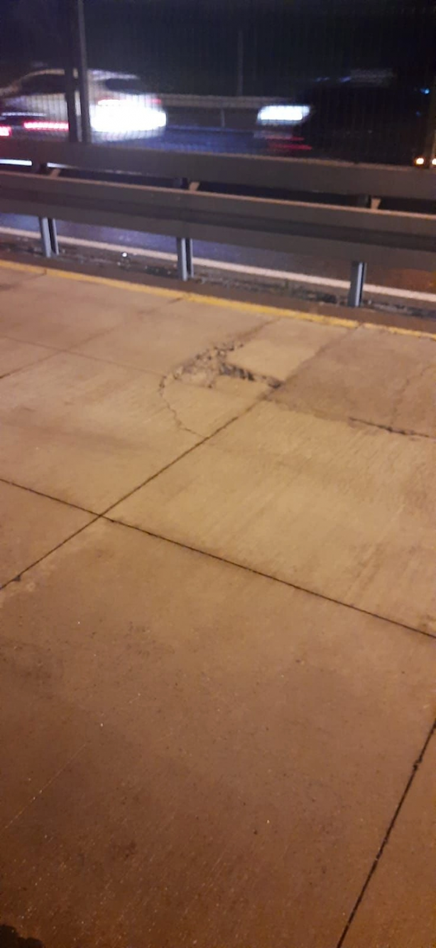 Foto - 21 yıl ömrü var dediler 1 yılda çöktü. Metrobüs yolundaki 'Beton Yol' uygulaması sınıfta kaldı!