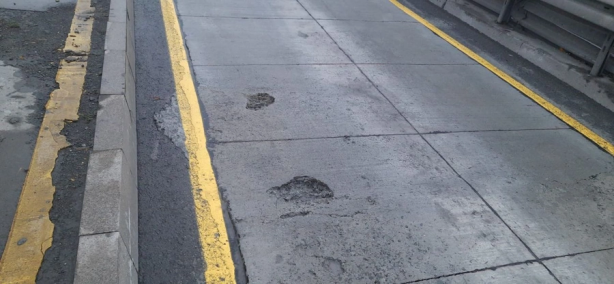 Foto - 21 yıl ömrü var dediler 1 yılda çöktü. Metrobüs yolundaki 'Beton Yol' uygulaması sınıfta kaldı!