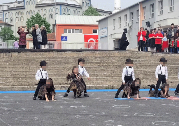 Foto - 23 Nisan’da çekilen bir fotoğrafın anatomisi! Gerçekleri görmek için sadece bir fotoğraf yeterli