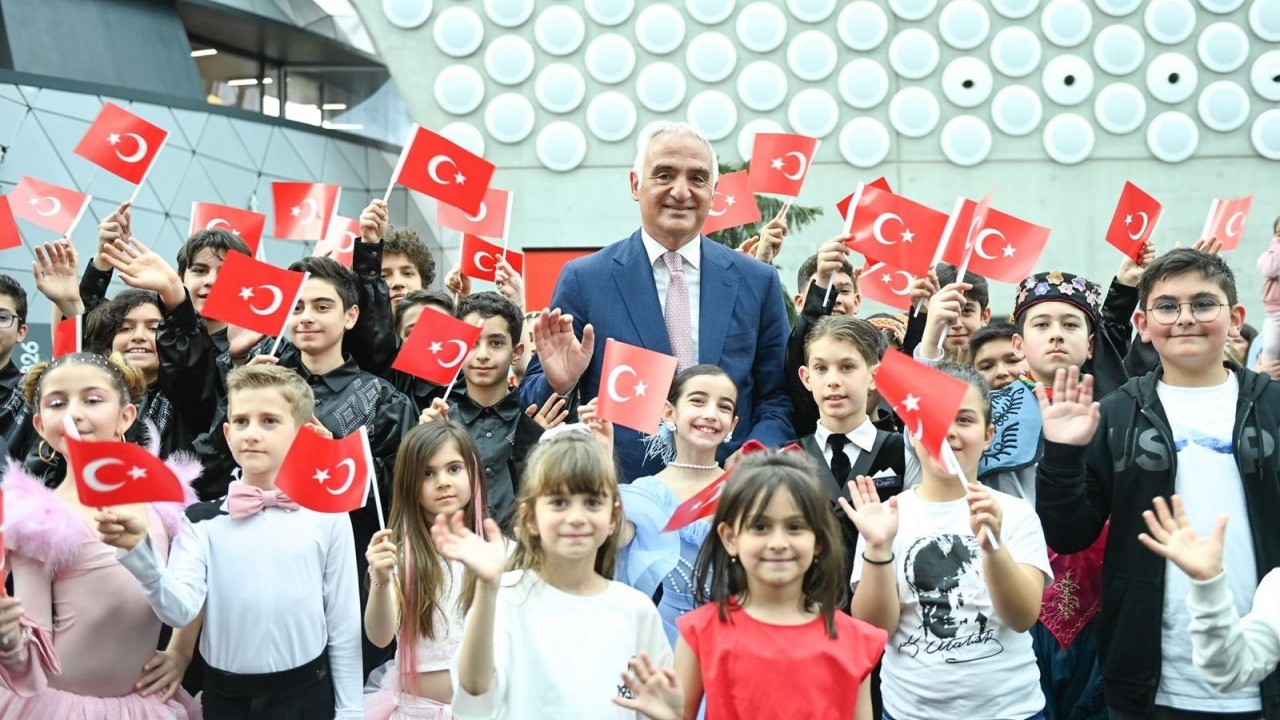 23 Nisan'da sinema coşkusu! Biletler 120 lira... Bakan Ersoy'dan ailelere davet 