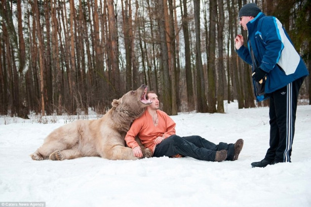 Foto - 23 yıldır bir ayıyla yaşıyorlar