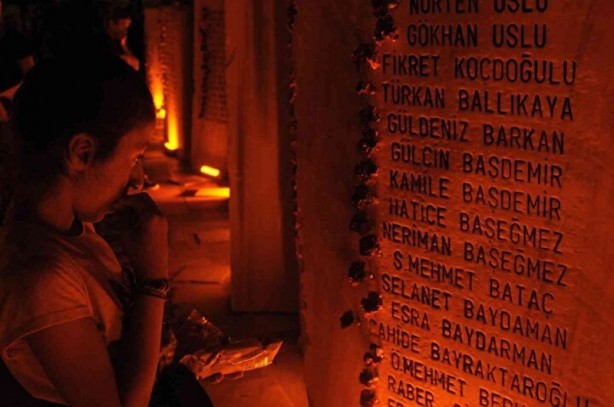 Foto - 23 yıldır dinmeyen acı! 17 Ağustos depreminde hayatını kaybedenler Yalova’da anıldı